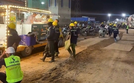 Công nhân của Vincons làm ca đêm thi công bê tông khối  lớn đài móng 5000m3
