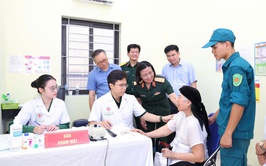 Xã Gia Lâm tổ chức khám bệnh, tư vấn sức khỏe, tặng quà đối tượng chính sách nhân kỷ niệm 79 năm Ngày Thương binh - Liệt sĩ