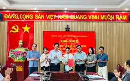 XÃ TRUNG GIÃ: CÔNG BỐ VÀ TRAO QUYẾT ĐỊNH VỀ CÔNG TÁC CÁN BỘ ĐỐI VỚI NGÀNH GIÁO DỤC