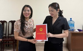 THẠCH THẤT CHI TRẢ TIỀN THƯỞNG TIẾN ĐỘ BÀN GIAO MẶT BẰNG VÀ TRAO GIẤY CHỨNG NHẬN QUYỀN SỬ DỤNG ĐẤT SAU CHỈNH LÝ