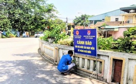 XÃ TÂY PHƯƠNG GẮN BIỂN CẢNH BÁO PHÒNG, CHỐNG ĐUỐI NƯỚC TẠI CÁC AO, HỒ TRÊN ĐỊA BÀN