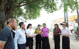 Thường trực Hội đồng nhân dân xã Phú Nghĩa khảo sát thực tế công tác giải phóng mặt bằng, thi công các Dự án trên địa bàn xã