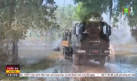 Huy động phương tiện đặc chủng của Lữ đoàn 86/Binh chủng hoá học phun khử khuẩn, phòng chống dịch bệnh trên địa bàn xã Trung Giã.