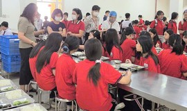 KIỂM TRA CÔNG TÁC TỔ CHỨC BỮA ĂN BÁN TRÚ, ĐẢM BẢO ĐIỀU KIỆN AN TOÀN THỰC PHẨM TẠI TRƯỜNG HỌC
