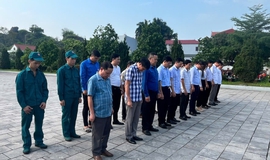 Thị trấn Quốc Oai: Dâng hương, viếng Nghĩa trang liệt sỹ nhân kỷ niệm 50 năm ngày Giải phóng miền Nam thống nhất đất nước (30/4/1975-30/4/2025)