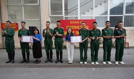 TUỔI TRẺ PHƯỜNG VĂN MIẾU – QUỐC TỬ GIÁM THAM DỰ CHƯƠNG TRÌNH VĂN NGHỆ VÀ TẶNG QUÀ CÁC CHIẾN SĨ ĐOÀN 275 