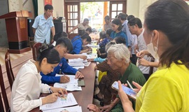 Hoà Xá: ra quân hỗ trợ tiếp nhận hồ sơ trợ cấp hưu trí xã hội cho người cao tuổi không có lương hưu