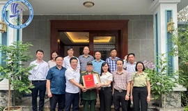 Đoàn công tác xã Thiên Lộc tổ chức thăm hỏi, tặng quà các gia đình chính sách, người có công trên địa bàn xã