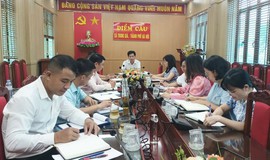 CHỦ TỊCH UBND XÃ TRUNG GIÃ LÀM VIỆC VỚI PHÒNG VĂN HÓA – XÃ HỘI VỀ KẾT QUẢ BƯỚC ĐẦU TRONG THỰC HIỆN MÔ HÌNH CHÍNH QUYỀN ĐỊA PHƯƠNG 2 CẤP