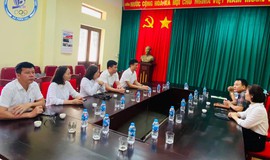ĐỒNG CHÍ CHỦ TỊCH UBND XÃ THIÊN LỘC LÀM VIỆC VỚI CÁC THÔN TRÊN ĐỊA BÀN XÃ: LẮNG NGHE KHÓ KHĂN, THÁO GỠ VƯỚNG MẮC