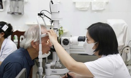 Phường Hà Đông khám sức khỏe, tặng quà đối tượng chính sách, người có công