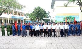 Bình Minh tổ chức phát động ra quân tổng vệ sinh môi trường  góp phần tạo cảnh quan môi trường “ Sáng- xanh- sạch- đẹp”