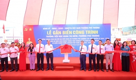 Phú Thượng: Gắn biển công trình Trường Tiểu học Đoàn Thị Điểm