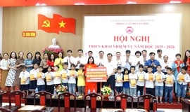 Hội nghị triển khai nhiệm vụ năm học 2025- 2026; trao giấy khen cấp huyện cho tập thể, cá nhân; trao học bổng dự án “ Cùng em đến trường”
