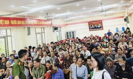 NHÂN DÂN XÃ THIÊN LỘC PHẤN KHỞI ĐẾN NHÀ VĂN HÓA THÔN NHẬN QUÀ NHÂN DỊP TẾT ĐỘC TẬP 02/9