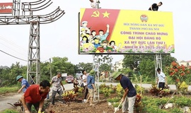 Hội Nông dân Mỹ Đức xây dựng vườn hoa và pa-nô chào mừng Đại hội Đảng