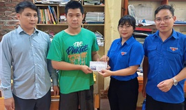 Uỷ ban MTTQ và các tổ chức chính trị xã Bình Minh tặng quà cho đoàn viên, hội viên có hoàn cảnh khó khăn nhân dịp kỷ niệm 80 năm Quốc khánh 2/9