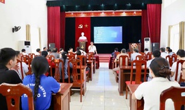 UBND xã Hồng Vân tập huấn, hướng dẫn cài đặt và sử dụng ứng dụng ETax Mobile để nộp thuế sử dụng đất phi nông nghiệp