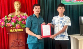 CHÀNG THANH NIÊN TRẺ VIẾT ĐƠN TÌNH NGUYỆN NHẬP NGŨ