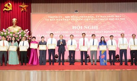 PHƯỜNG CẦU GIẤY NHẬN BẰNG KHEN CỦA UBND THÀNH PHỐ HÀ NỘI TRONG TRIỂN KHAI THỰC HIỆN CÁC HOẠT ĐỘNG KỶ NIỆM CHÀO MỪNG 80 NĂM CÁCH MẠNG THÁNG TÁM THÀNH CÔNG VÀ QUỐC KHÁNH 2/9