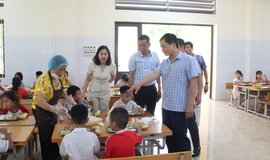 Thạch Thất: Kiểm tra bữa ăn bán trú tại các trường tiểu học trên địa bàn