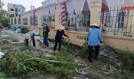 Hội Nông dân xã Tam Hưng ra quân vệ sinh môi trường chào mừng Đại hội MTTQ và các hội đoàn thể
