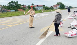 Không phơi thóc lúa trên đường giao thông, không đốt rơm rạ để bảo vệ môi trường, bảo vệ sức khỏe chính mình, gia đình và cộng đồng