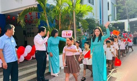 UBND PHƯỜNG VĂN MIẾU – QUỐC TỬ GIÁM CHÚC MỪNG LỄ KHAI GIẢNG NĂM HỌC 2025 – 2026 TẠI CÁC TRƯỜNG TRÊN ĐỊA BÀN