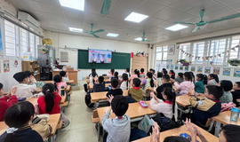 Liên đội trường Tiểu học Đại Kim triển khai phát sóng các video tuyên truyền, giáo dục kỹ năng cho đội viên, thiếu niên, nhi đồng