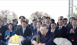 Tổng Bí thư Tô Lâm dâng hương tưởng niệm các Tổng Bí thư Trần Phú và Hà Huy Tập tại Hà Tĩnh