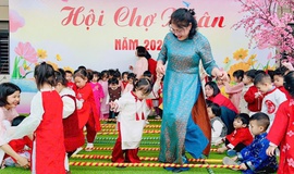 RỘN RÀNG HỘI CHỢ HOA XUÂN TẠI TRƯỜNG MẦM NON BÌNH MINH I