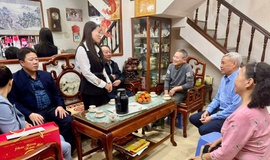 Phường Văn Miếu – Quốc Tử Giám lan tỏa yêu thương, chăm lo Tết cho các gia đình chính sách và người khó khăn