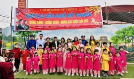 PHÓ BÍ THƯ THƯỜNG TRỰC ĐẢNG ỦY-CHỦ TỊCH ỦY BAN MTTQ VIỆT NAM XÃ TRUNG GIÃ NGUYỄN THỊ KIM TUYẾN DỰ CHƯƠNG TRÌNH GIAO LƯU HÁT THUYỀN ĐẦU XUÂN TẠI THÔN 8