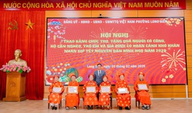 Phường Long Biên trao Bằng chúc thọ, tặng quà người có công dịp Tết Nguyên đán Bính Ngọ 2026