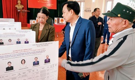 Lãnh đạo xã Tam Hưng kiểm tra công tác chuẩn bị bầu cử tại các khu vực bỏ phiếu