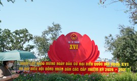 Phường Hoàn Kiếm rực rỡ cờ hoa chào đón ngày bầu cử