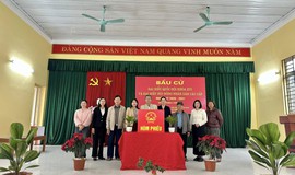 PHÓ BÍ THƯ THƯỜNG TRỰC ĐẢNG ỦY, CHỦ TỊCH ỦY BAN MTTQ VIỆT NAM XÃ TRUNG GIÃ-  Đ/C NGUYỄN THỊ KIM TUYẾN- KIỂM TRA CÔNG TÁC CHUẨN BỊ BẦU CỬ TẠI CÁC KHU VỰC BỎ PHIẾU