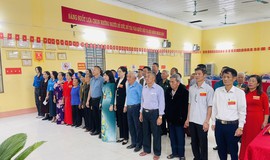 PHÓ BÍ THƯ THƯỜNG TRỰC ĐẢNG ỦY, CHỦ TỊCH ỦY BAN MTTQ NGUYỄN THỊ KIM TUYẾN DỰ KHAI MẠC TẠI KHU VỰC BỎ PHIẾU THÔN ĐÔ LƯƠNG