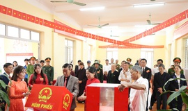 Cử tri Tam Hưng hân hoan đi bầu cử