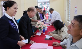 Cử tri xã Tam Hưng gửi nhiều kỳ vọng tới đại biểu Quốc hội và HĐND