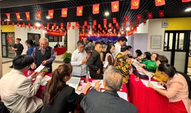 NHỮNG CỬ TRI ĐẦU TIÊN THAM GIA BỎ PHIẾU, KHÔNG KHÍ BẦU CỬ RỘN RÀNG TẠI CÁC ĐIỂM BỎ PHIẾU TRÊN ĐỊA BÀN PHƯỜNG VĂN MIẾU – QUỐC TỬ GIÁM