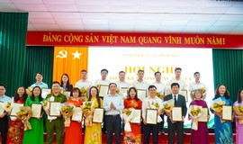 Xã Trung Giã khen thưởng 49 tập thể, 162 cá nhân có thành tích trong công tác bầu cử