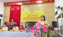 PHÓ BÍ THƯ THƯỜNG TRỰC ĐẢNG ỦY- CHỦ TỊCH ỦY BAN MTTQ VIỆT NAM XÃ XÃ TRUNG GIÃ NGUYỄN THỊ KIM TUYẾN VÀ CÁC ỨNG CỬ VIÊN ĐẠI BIỂU HĐND XÃ TRUNG GIÃ TIẾP XÚC CỬ TRI, VẬN ĐỘNG BẦU CỬ TẠI THÔN BÌNH AN