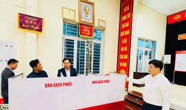 Chủ tịch UBND xã Tam Hưng Bùi Đình Thái kiểm tra công tác bầu cử