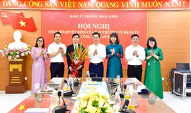 Công bố quyết định về công tác cán bộ tại Văn phòng Đảng ủy phường