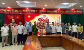 ĐẢNG ỦY, UBND XÃ BÌNH MINH THĂM, CHÚC MỪNG CÔNG AN XÃ NHÂN KỶ NIỆM 80 NĂM NGÀY TRUYỀN THỐNG LỰC LƯỢNG CAND