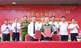 Công an xã Phù Đổng ký kết Quy chế phối hợp đảm bảo an ninh trật  với Trường Cao đẳng Xây dựng công trình đô thị. 