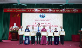 XÃ PHÙ ĐỔNG: TRAO TẶNG HUY HIỆU ĐẢNG CHO 60 ĐẢNG VIÊN ĐỢT 19/5