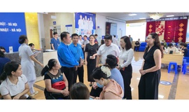 Công đoàn phường Long Biên tổ chức khám bệnh miễn phí cho người lao động