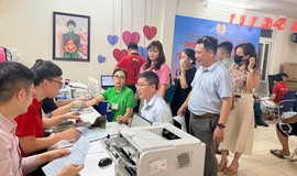 HƠN 200 ĐOÀN VIÊN, NGƯỜI LAO ĐỘNG PHƯỜNG VĂN MIẾU - QUỐC TỬ GIÁM TRAO GIỌT HỒNG YÊU THƯƠNG